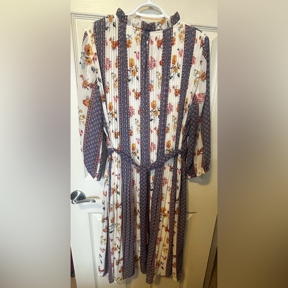 Floral Long Sleeve Dress - Picture 3 of 4